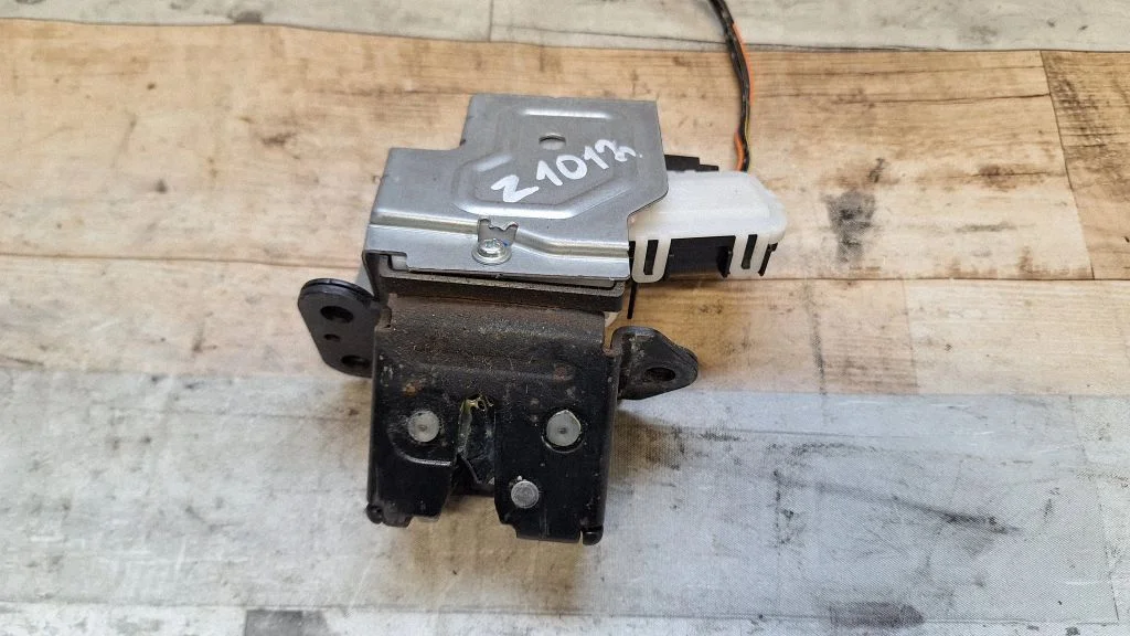 Tailgate/trunk/boot lock/catch/latch – rear