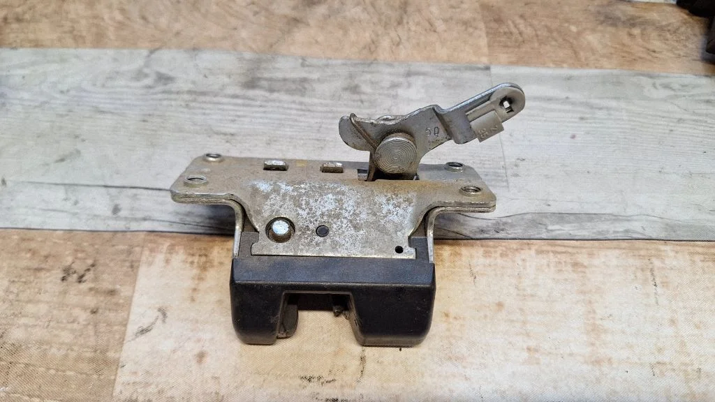 Tailgate/trunk/boot lock/catch/latch – rear
