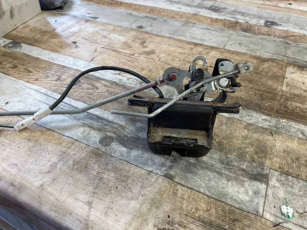 Tailgate/trunk/boot lock/catch/latch