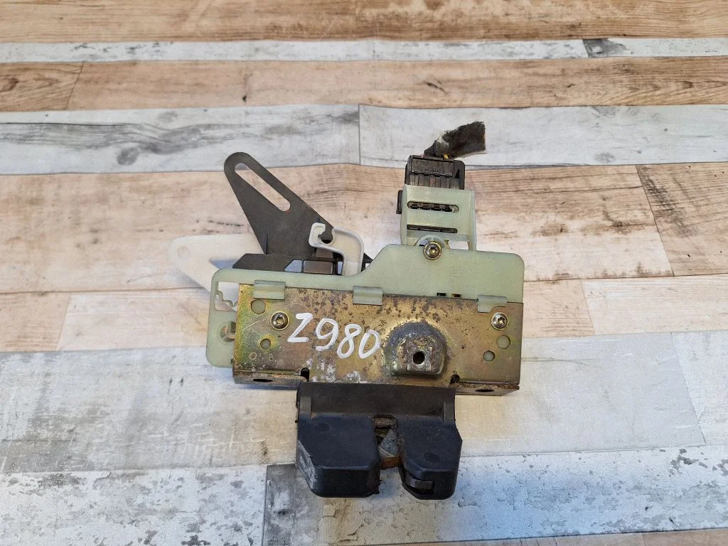Tailgate/trunk/boot lock/catch/latch