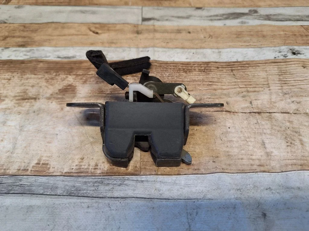 Tailgate/trunk/boot lock/catch/latch