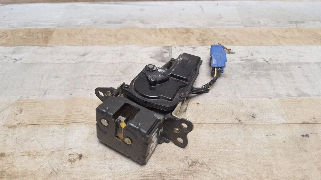 Tailgate/trunk/boot lock/catch/latch
