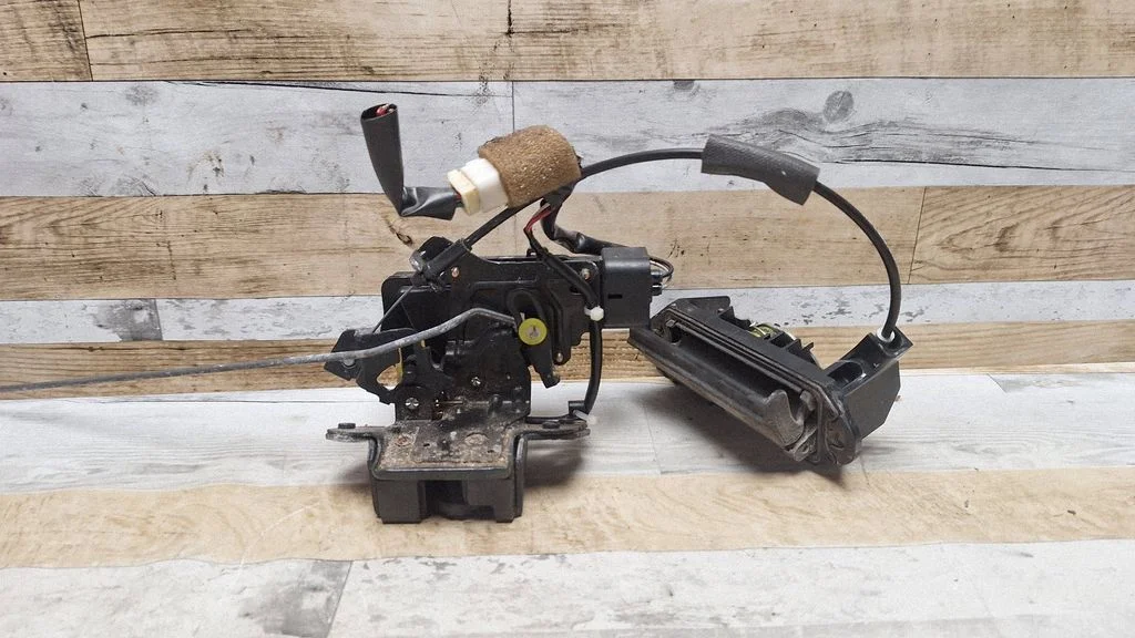 Tailgate/trunk/boot lock/catch/latch