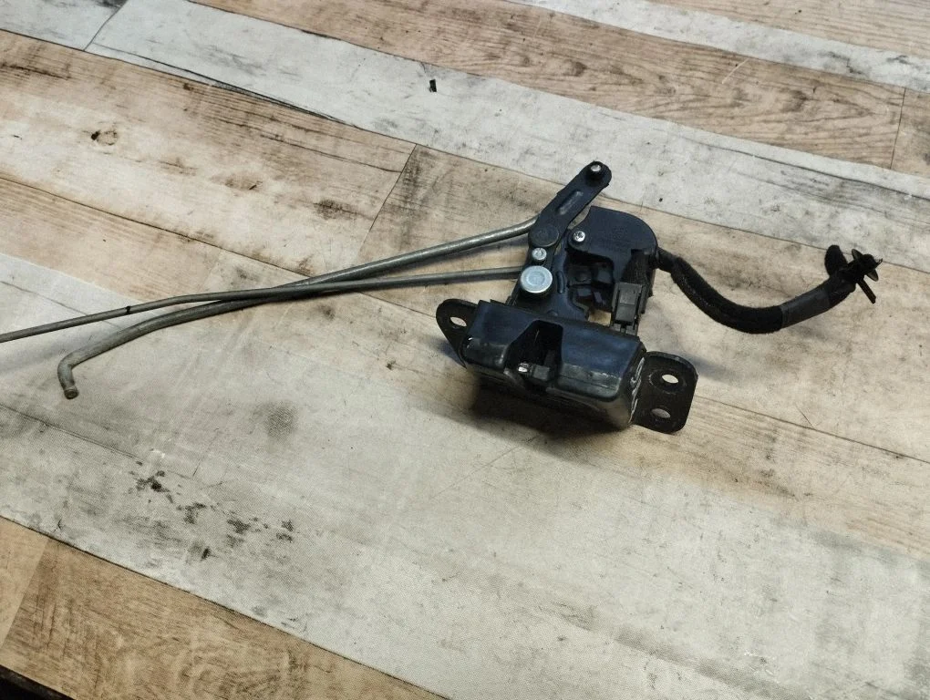 Tailgate/trunk/boot lock/catch/latch 812302B000