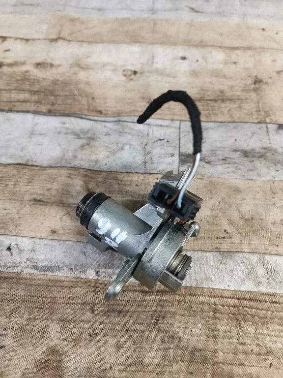 Tailgate/trunk/boot lock/catch/latch 8F0827573
