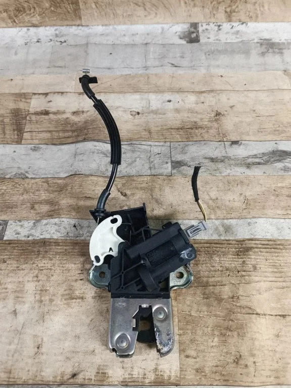 Tailgate/trunk/boot lock/catch/latch 4F5827505D