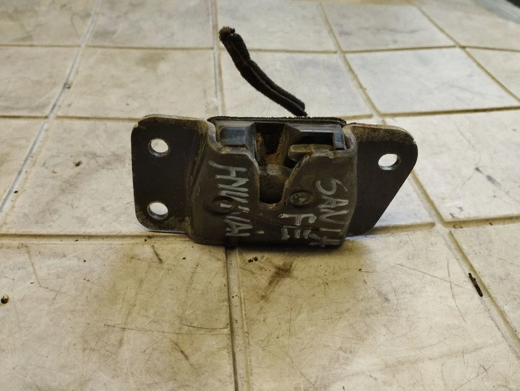 Tailgate/trunk/boot lock/catch/latch