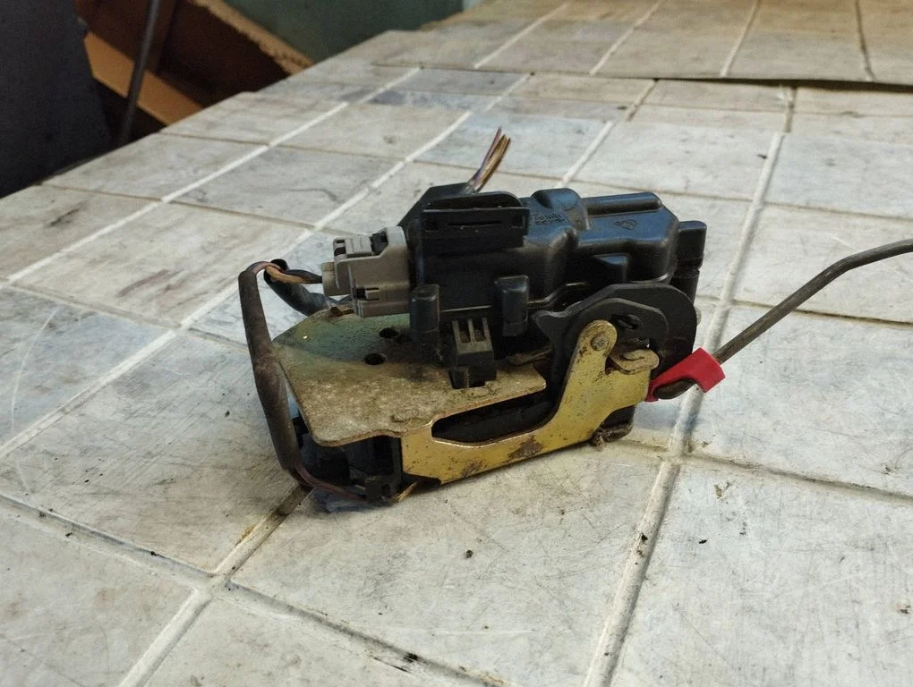 Tailgate/trunk/boot lock/catch/latch 673AB