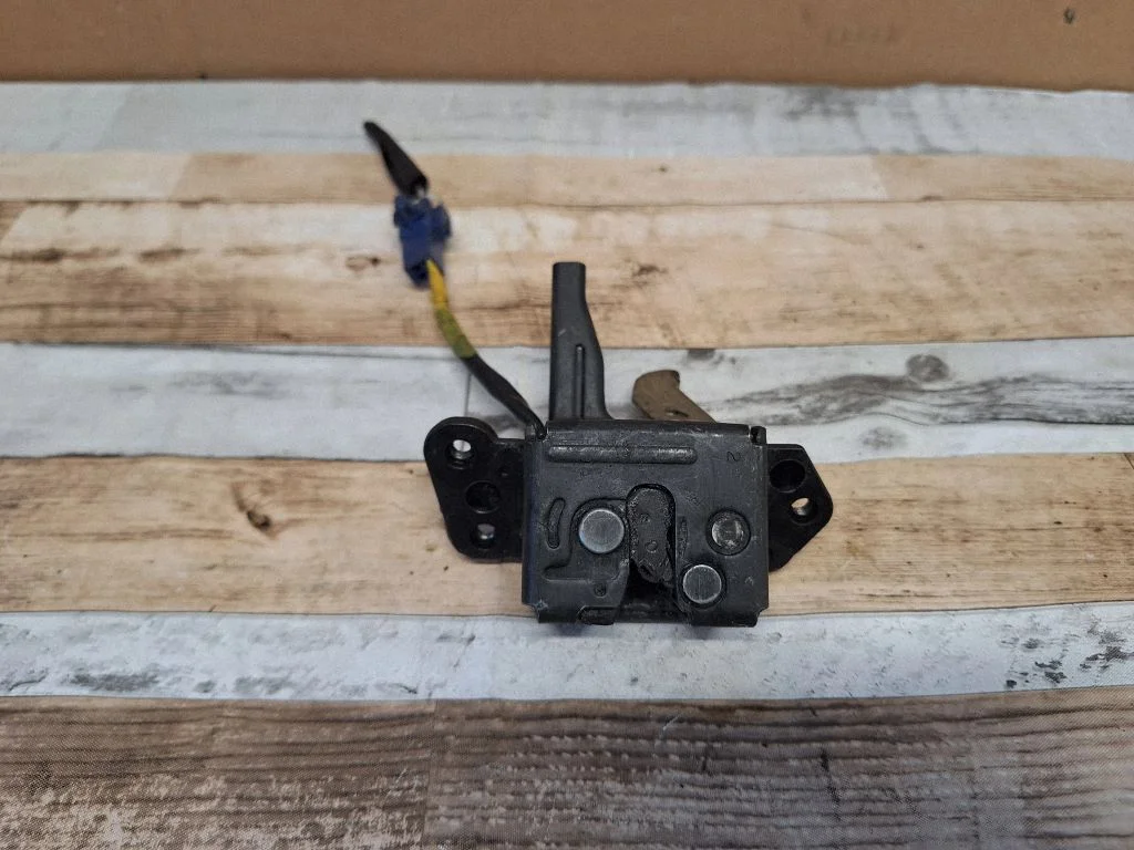 Tailgate/trunk/boot lock/catch/latch – Toyota Yaris (2006-2011)