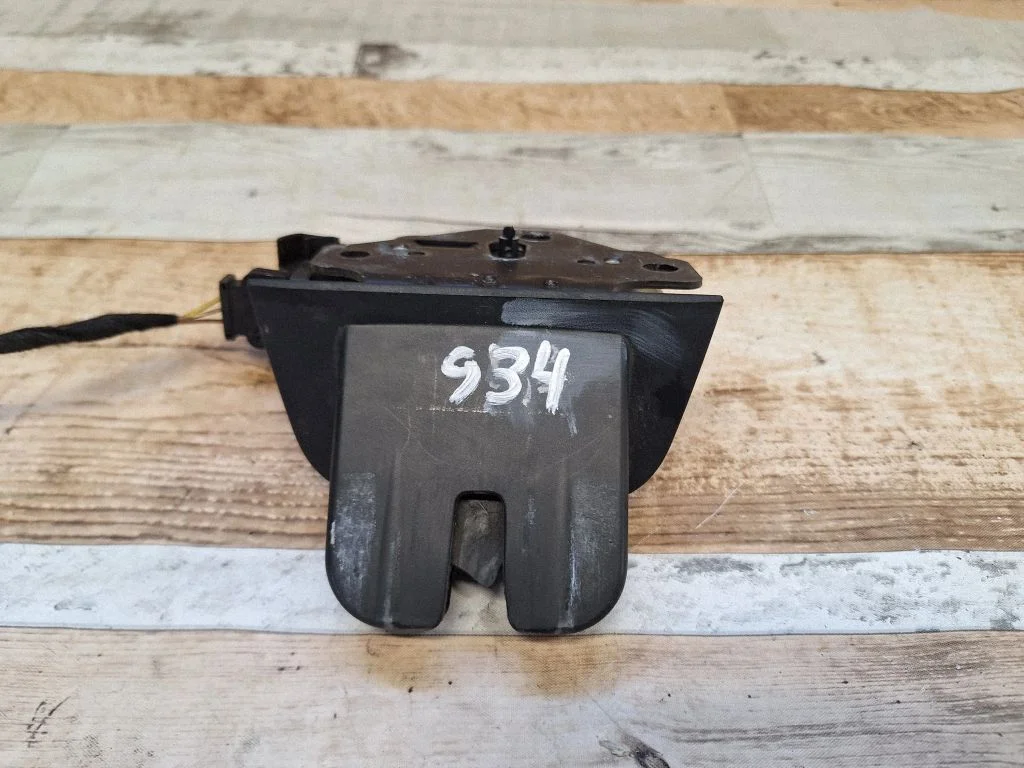 Tailgate/trunk/boot lock/catch/latch 8E9827520A