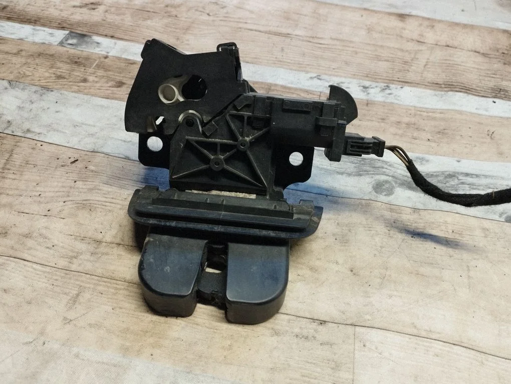 Tailgate/trunk/boot lock/catch/latch 8P4827505B