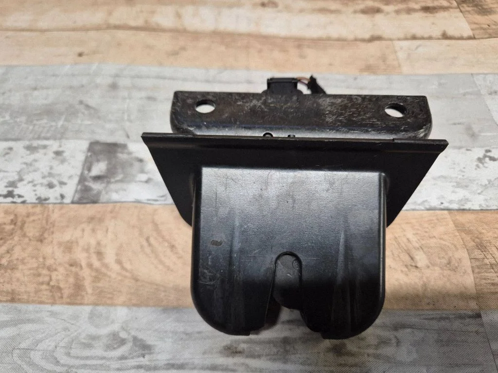 Tailgate/trunk/boot lock/catch/latch 4B9827505M