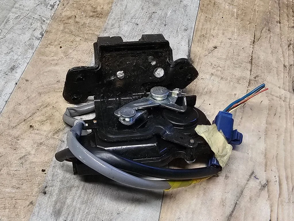Tailgate/trunk/boot lock/catch/latch