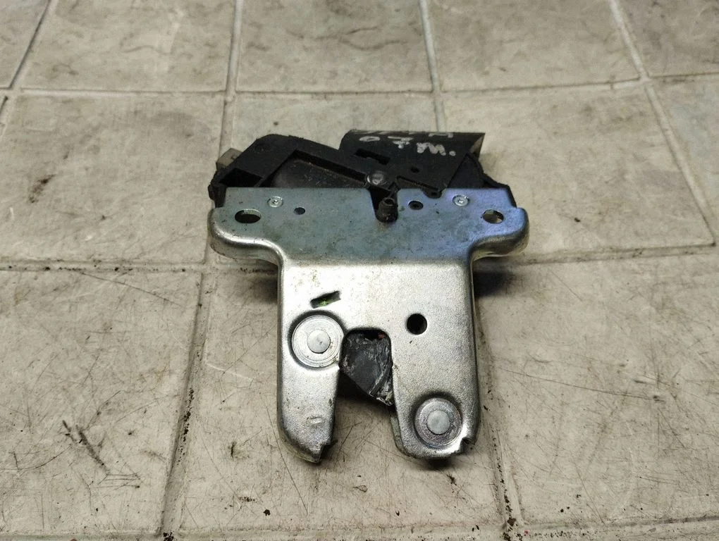Tailgate/trunk/boot lock/catch/latch – Volkswagen Jetta V (2005-2010)