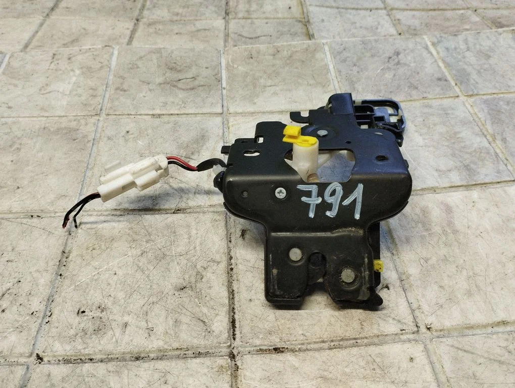 Tailgate/trunk/boot lock/catch/latch