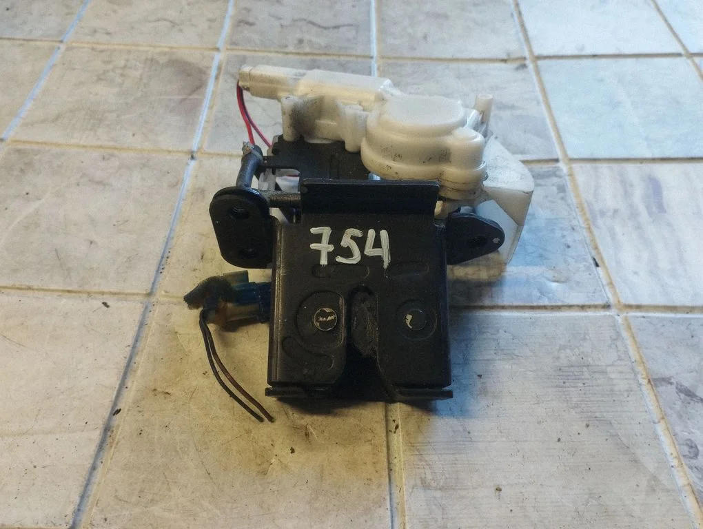 Tailgate/trunk/boot lock/catch/latch
