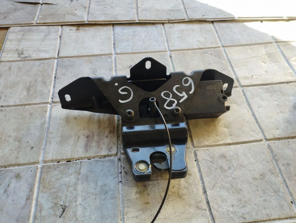 Tailgate/trunk/boot lock/catch/latch