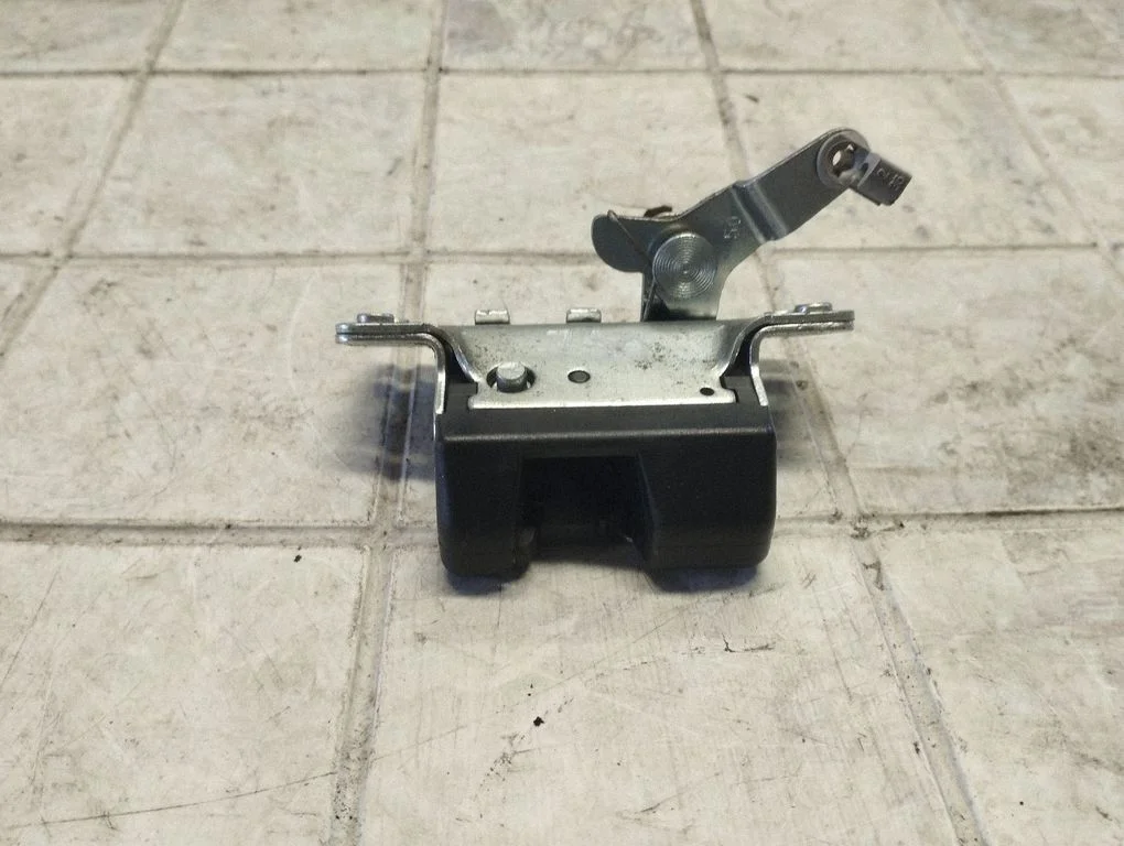 Tailgate/trunk/boot lock/catch/latch – Opel Meriva A (2003-2010)