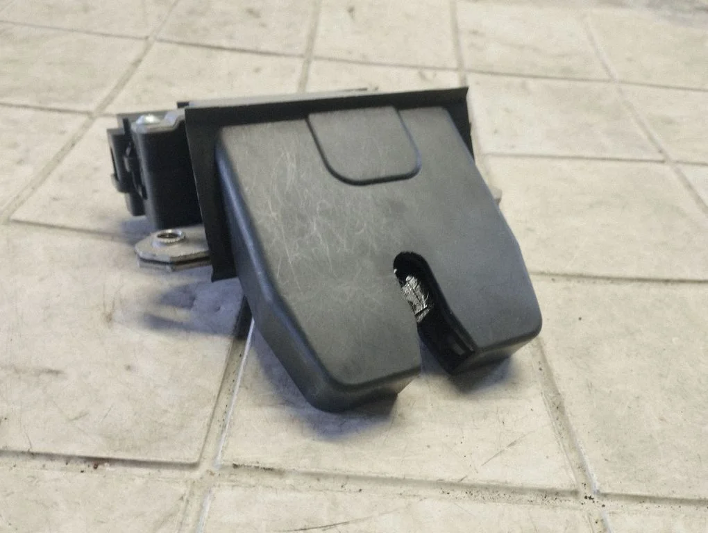 Tailgate/trunk/boot lock/catch/latch – Ford Focus C-MAX (2003-2010)