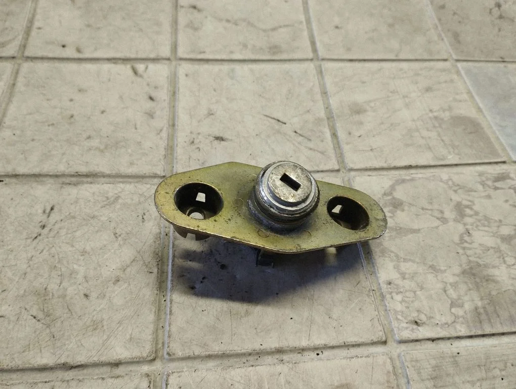 Tailgate/trunk/boot lock/catch/latch – Volvo S60 (2001-2004)