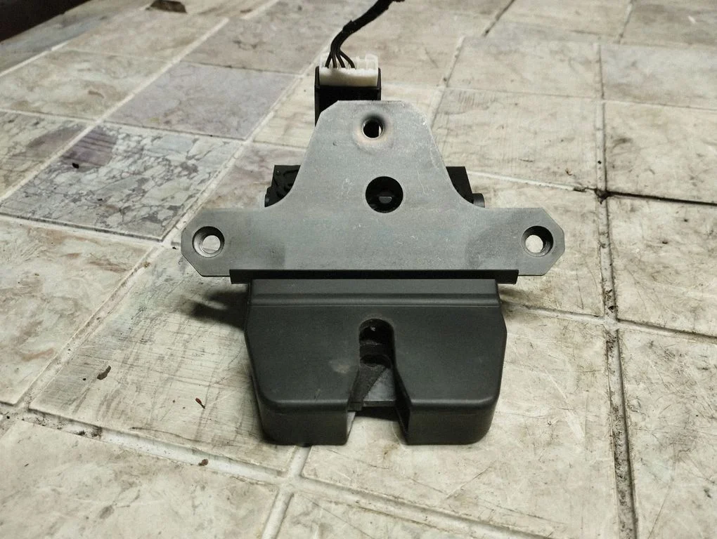 Tailgate/trunk/boot lock/catch/latch 8M51R442A66DA