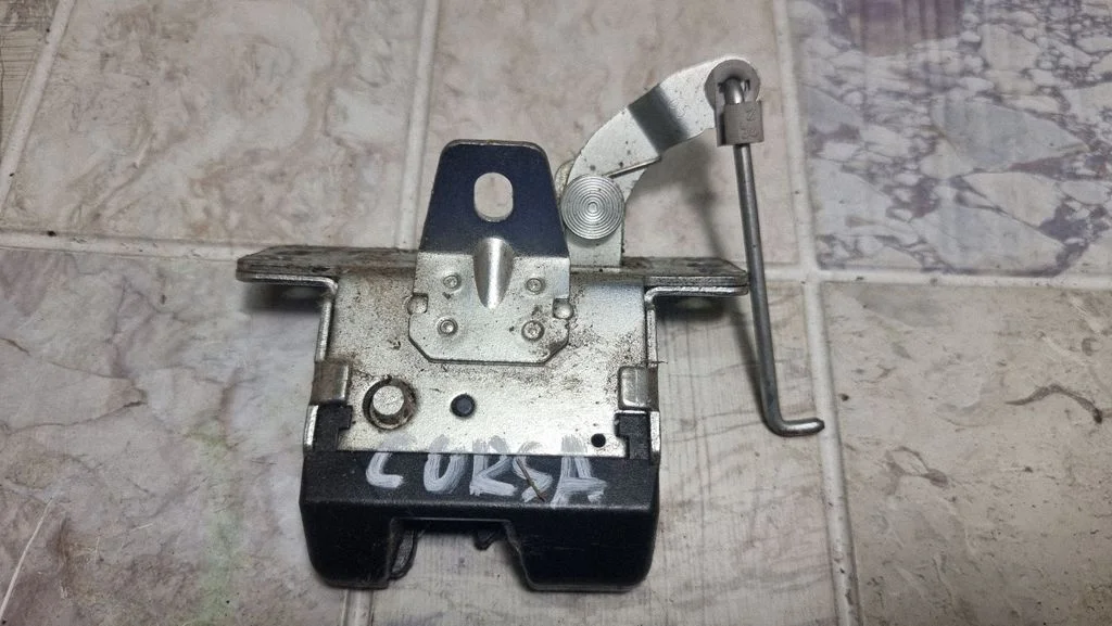 Tagaluugi lukk – Opel Corsa C (2000-2006)