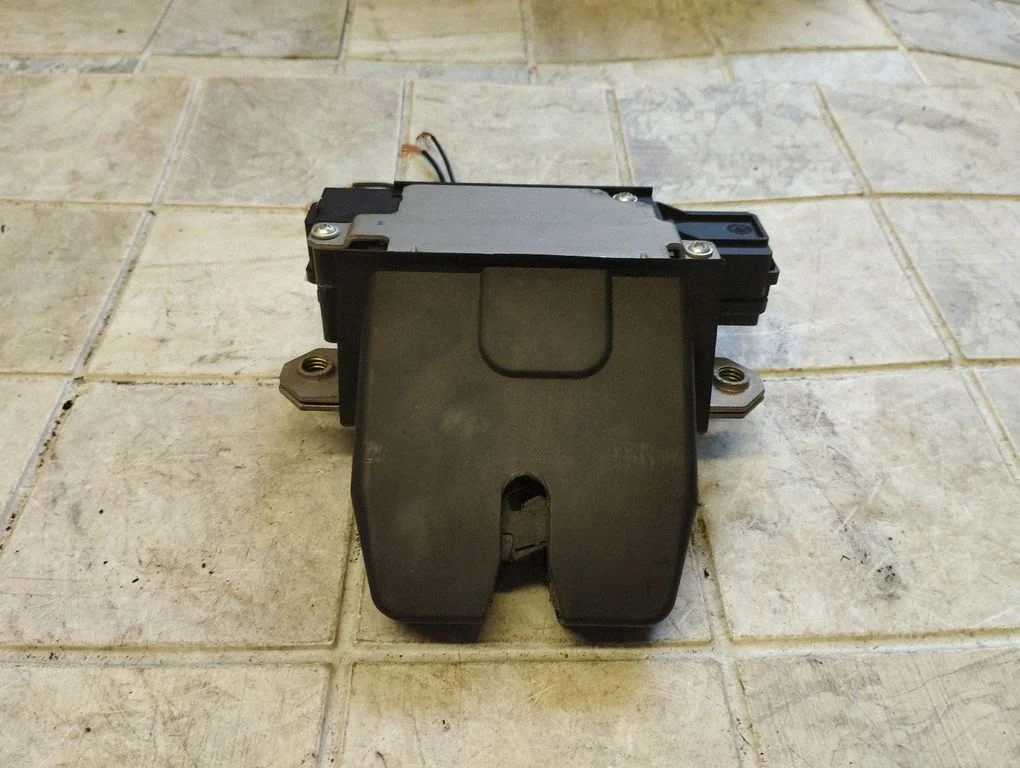 Tailgate/trunk/boot lock/catch/latch 3M51R442A66CA