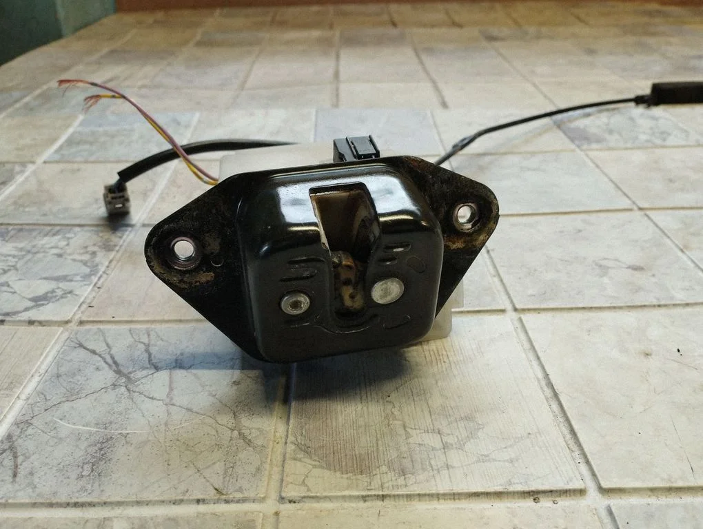 Tailgate/trunk/boot lock/catch/latch