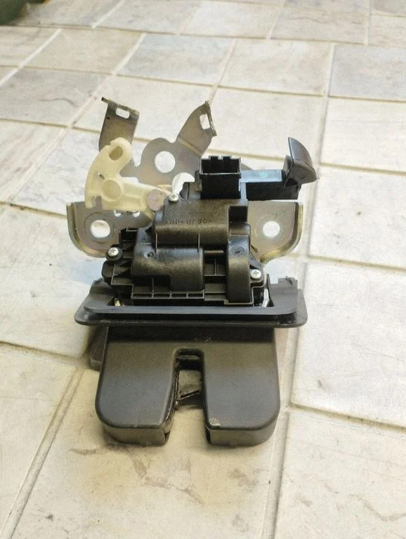 Tailgate/trunk/boot lock/catch/latch 8R0827505