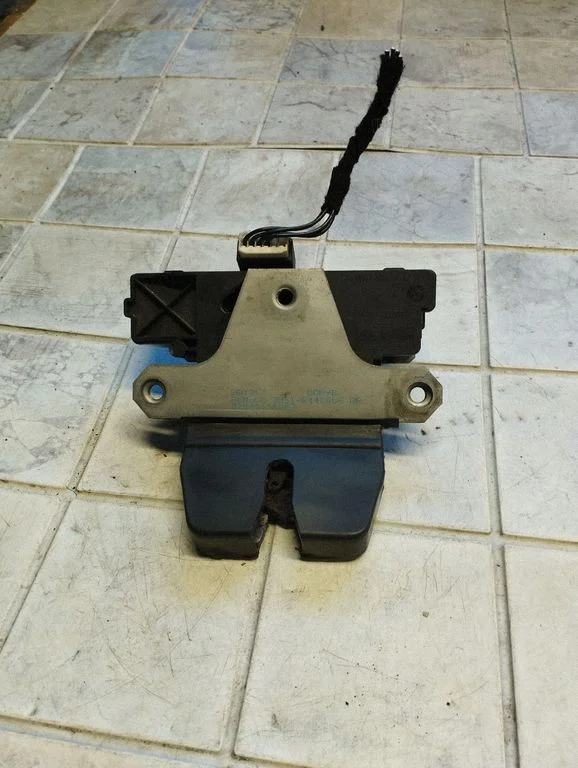 Tailgate/trunk/boot lock/catch/latch 3M51R442A66AR