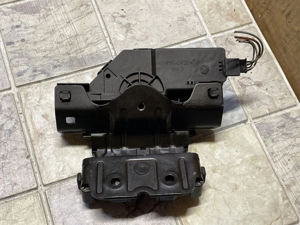 Tailgate/trunk/boot lock/catch/latch 8196401