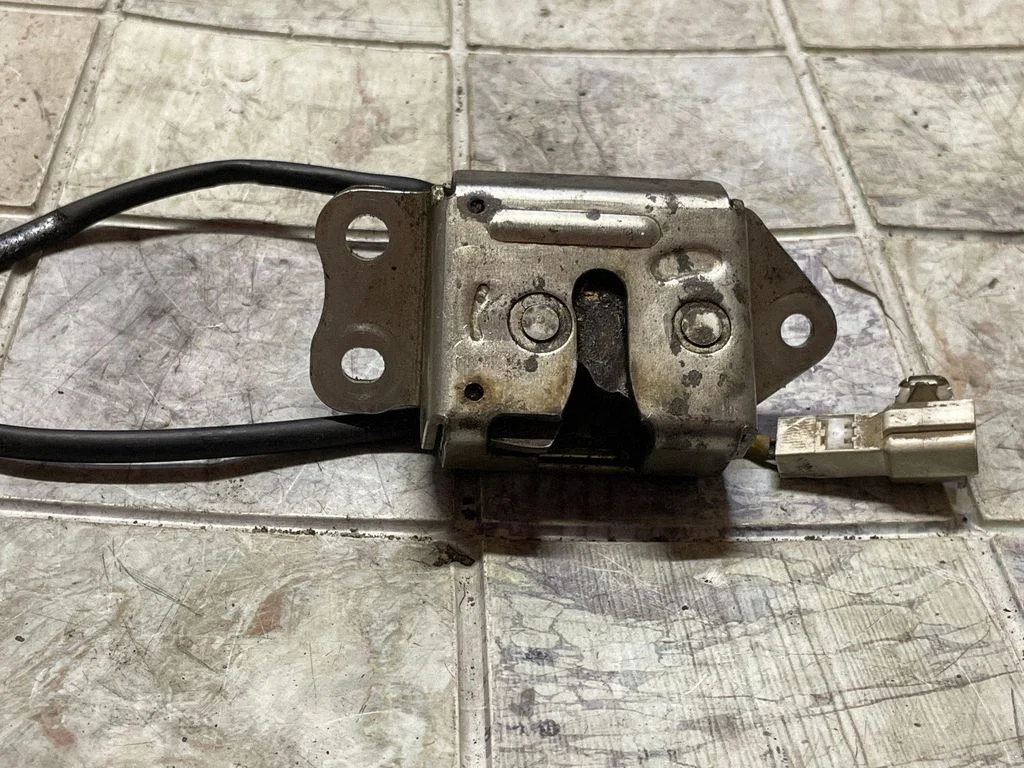 Tailgate/trunk/boot lock/catch/latch – Toyota Yaris Verso (1999-2005)