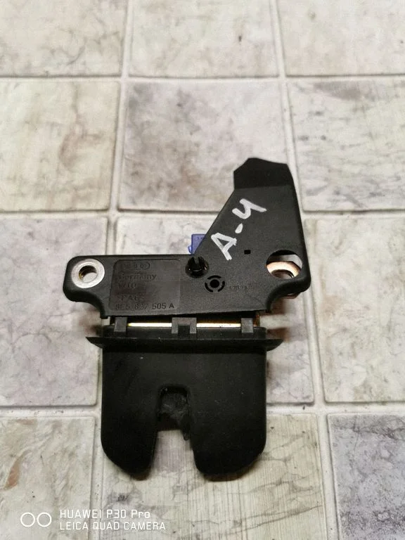 Tailgate/trunk/boot lock/catch/latch 8E5827505A