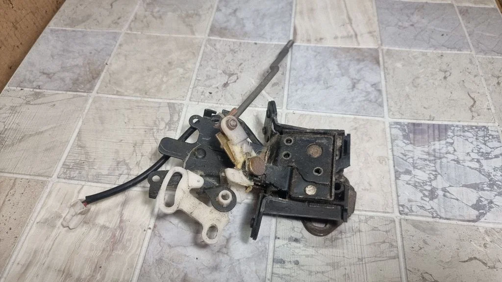 Tailgate/trunk/boot lock/catch/latch – rear