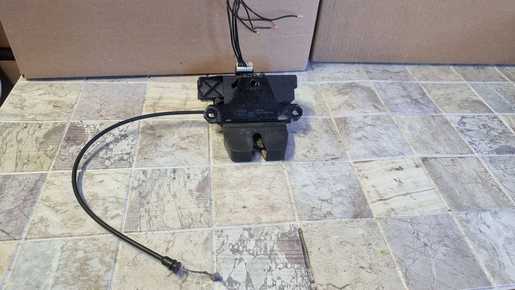 Tailgate/trunk/boot lock/catch/latch 3M51R442A66AK