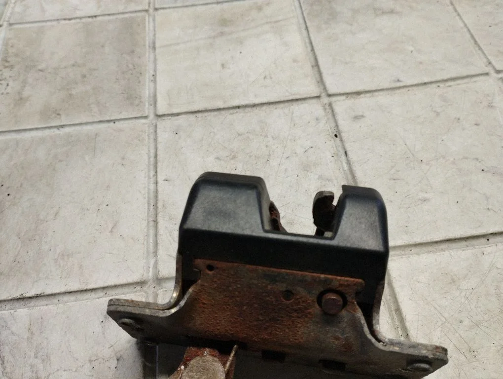Tailgate/trunk/boot lock/catch/latch 90563999