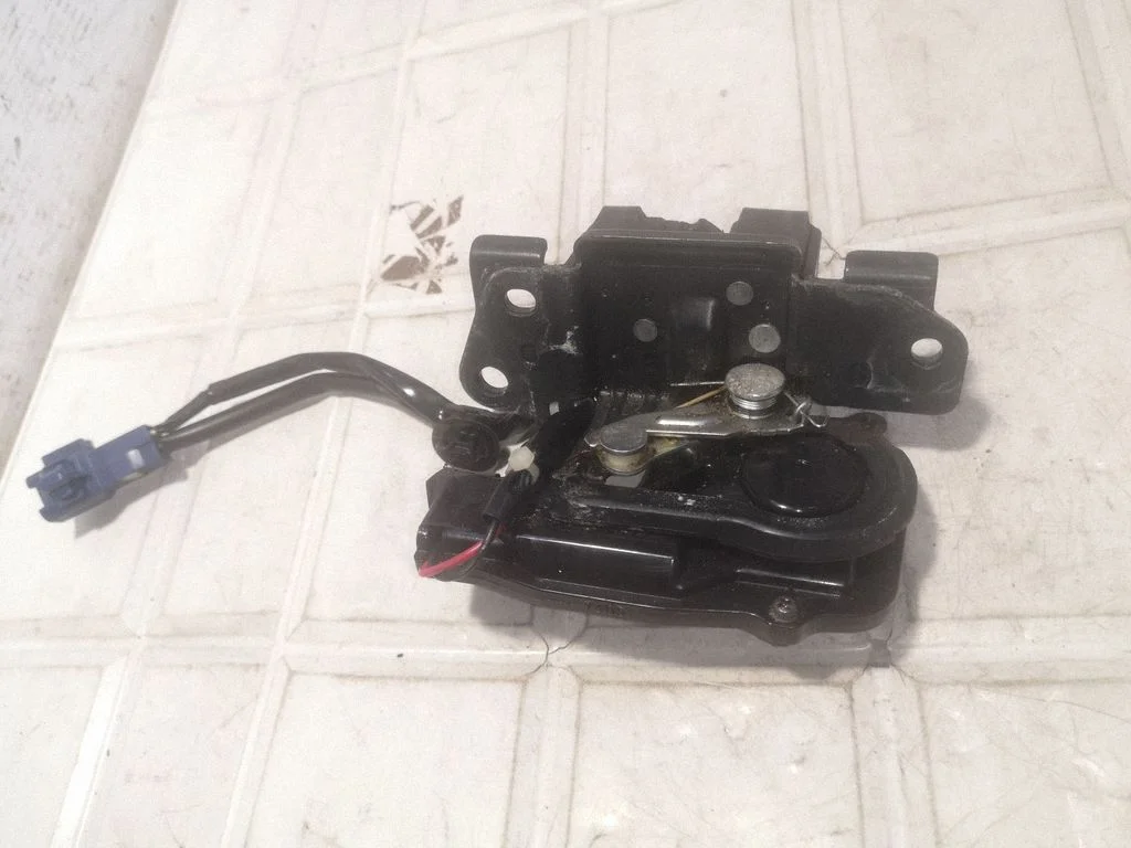 Tailgate/trunk/boot lock/catch/latch