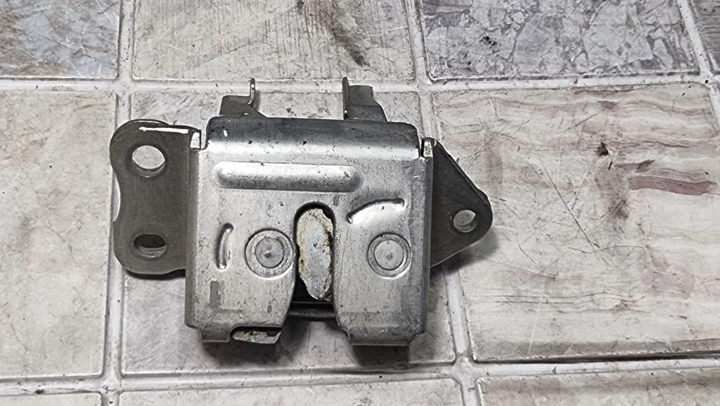 Tailgate/trunk/boot lock/catch/latch – Toyota Yaris Verso (1999-2005)