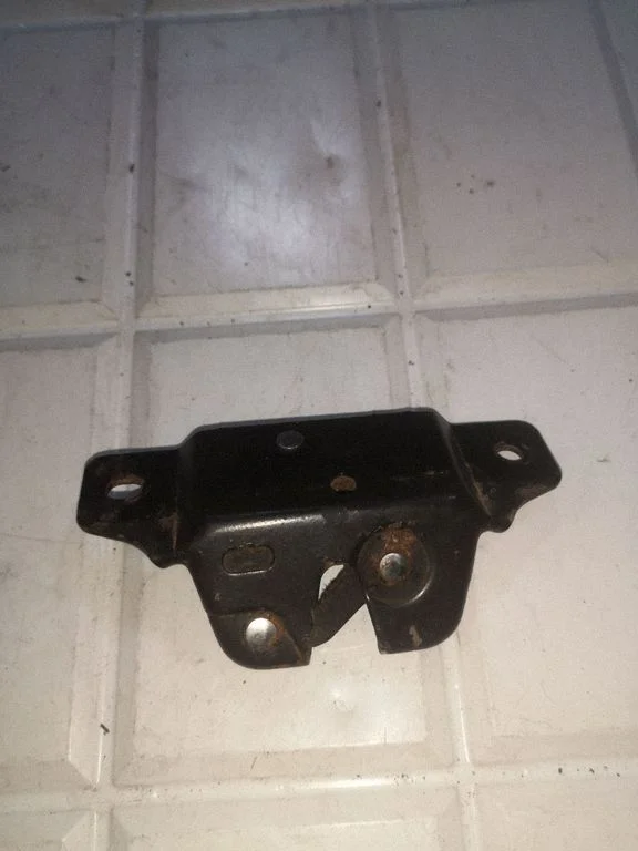 Tailgate/trunk/boot lock/catch/latch