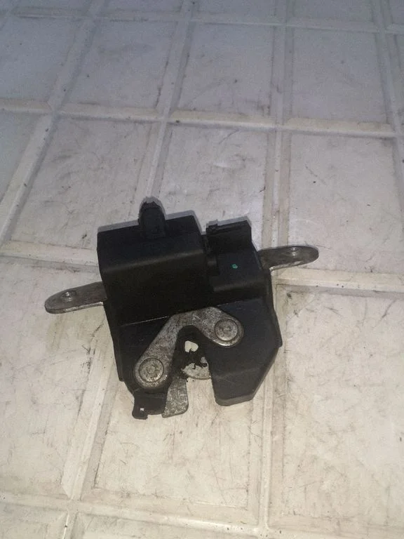 Tailgate/trunk/boot lock/catch/latch – Opel Meriva B (2010-2016)