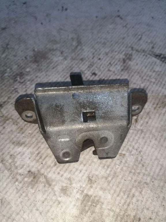 Tailgate/trunk/boot lock/catch/latch 693500H010