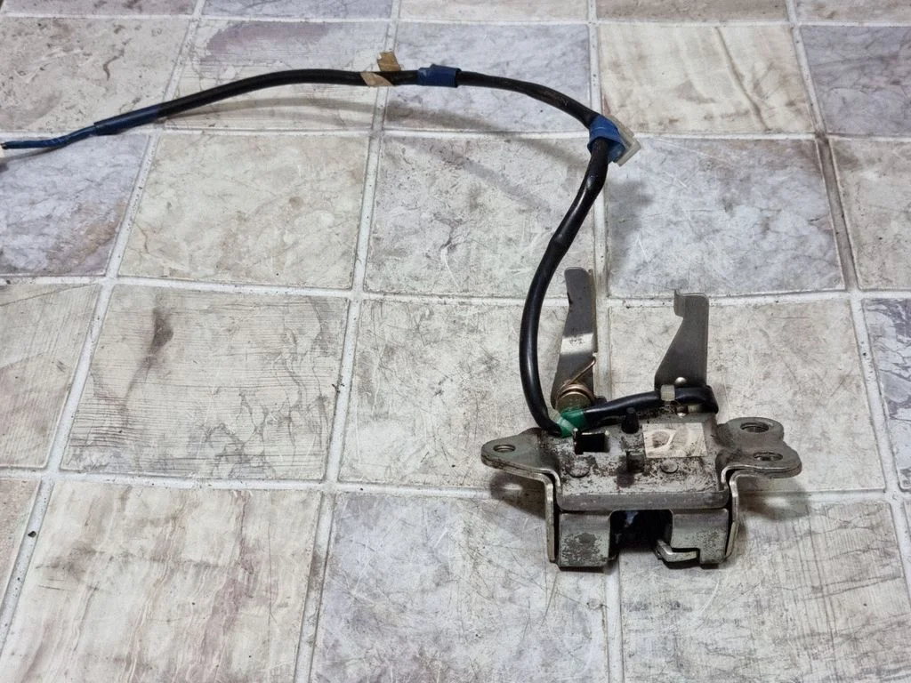 Tailgate/trunk/boot lock/catch/latch – Toyota Yaris Verso (1999-2005)