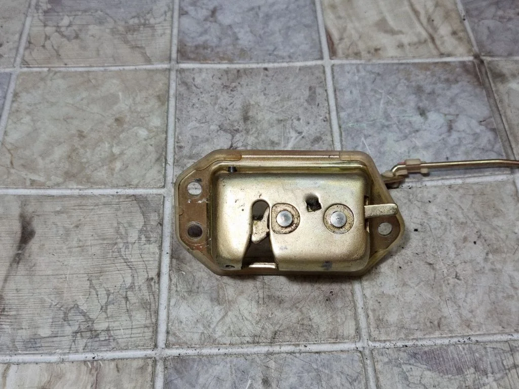 Tailgate/trunk/boot lock/catch/latch – rear