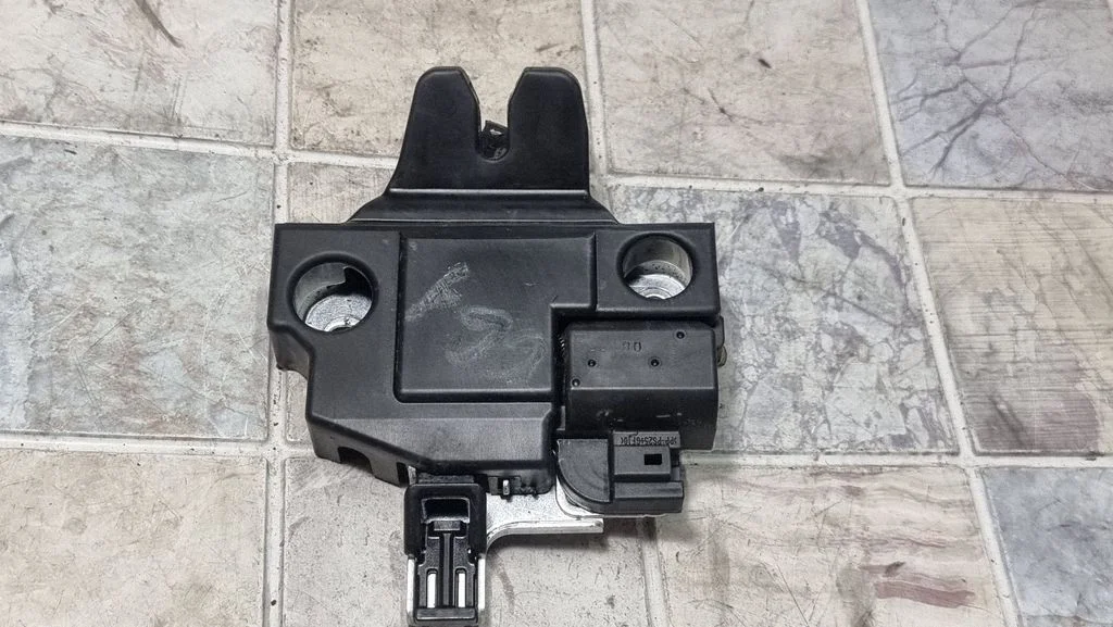 Tailgate/trunk/boot lock/catch/latch – Toyota Yaris (2006-2011)