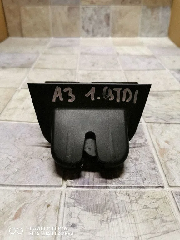 Tailgate/trunk/boot lock/catch/latch 8P3827520A