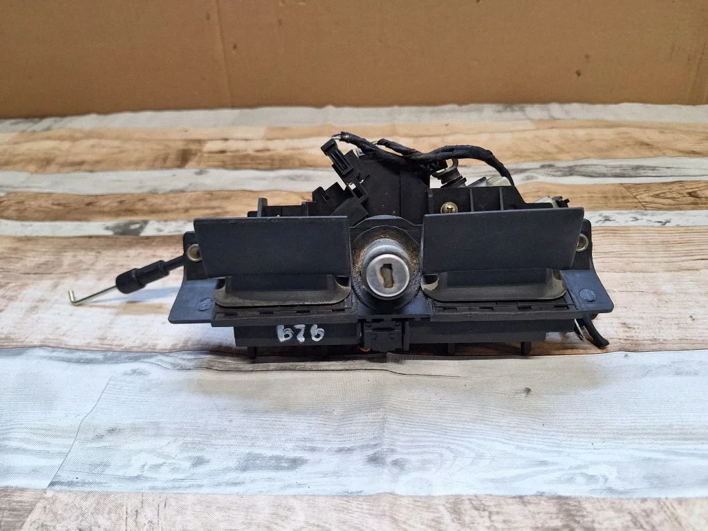 Tailgate/trunk/boot exterior handle 4B0827565H