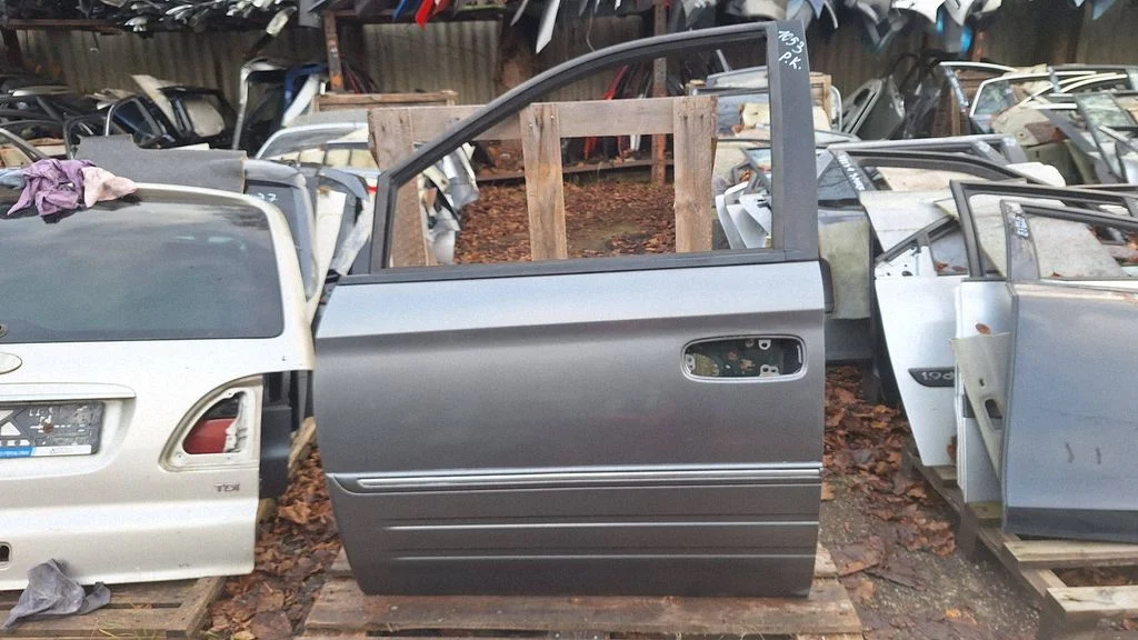 Esiuks – Chrysler Voyager (2004-2007)