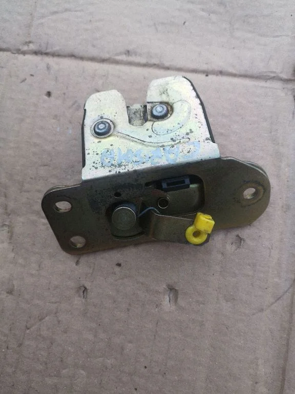 Tailgate/trunk/boot lock/catch/latch – Mitsubishi Carisma (1996-1999)