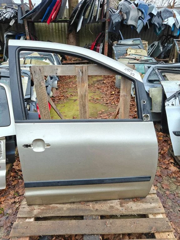 Front door – front right