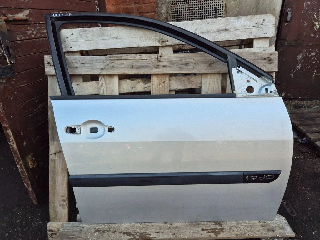 Esiuks – Renault Megane II (2006-2008)